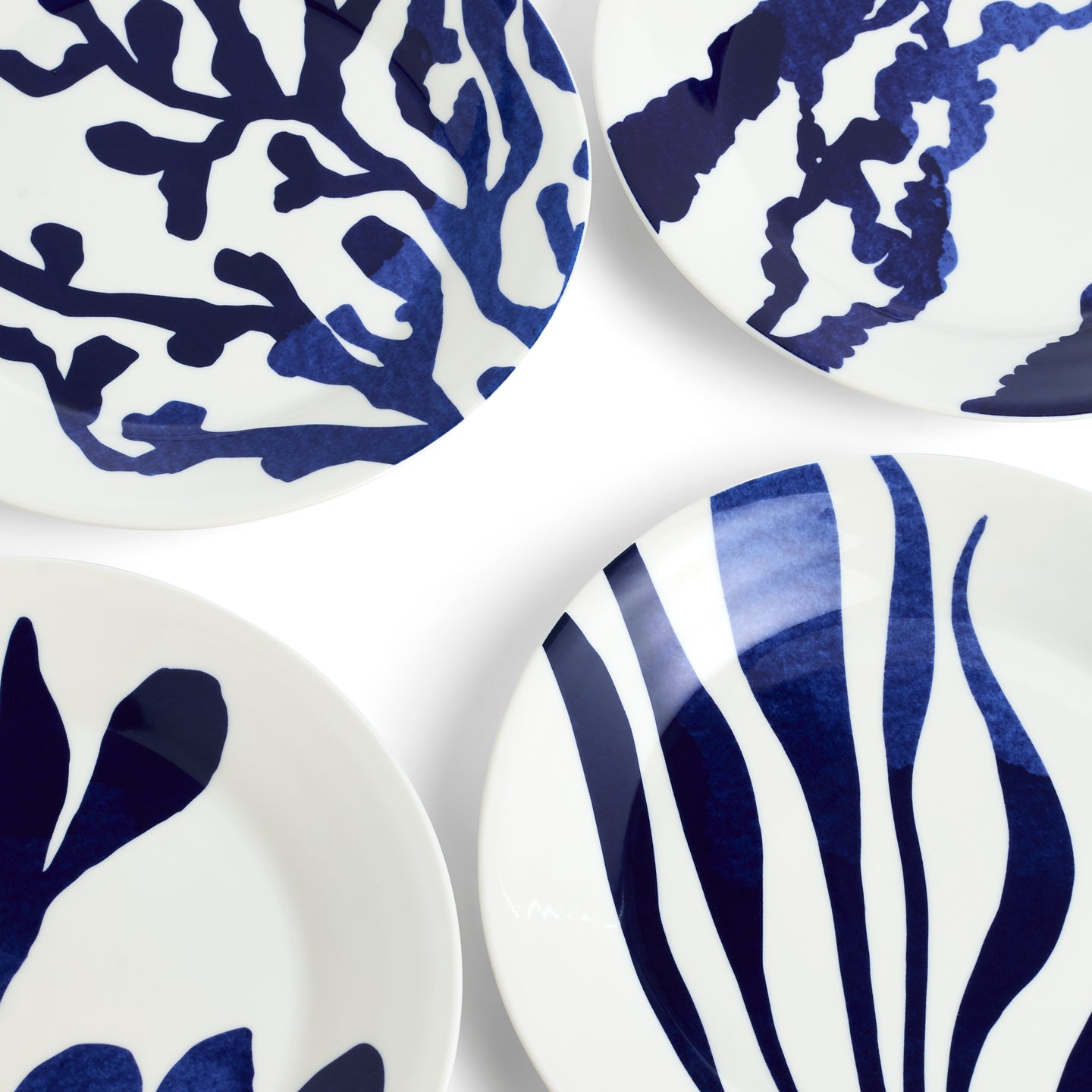 「ロイヤルドルトン パシフィックミックス プレート 4枚セット 食器 北欧 人気 Pacific Coral Dinner Plates Mixed Patterns Blue, Set of 4 | Royal