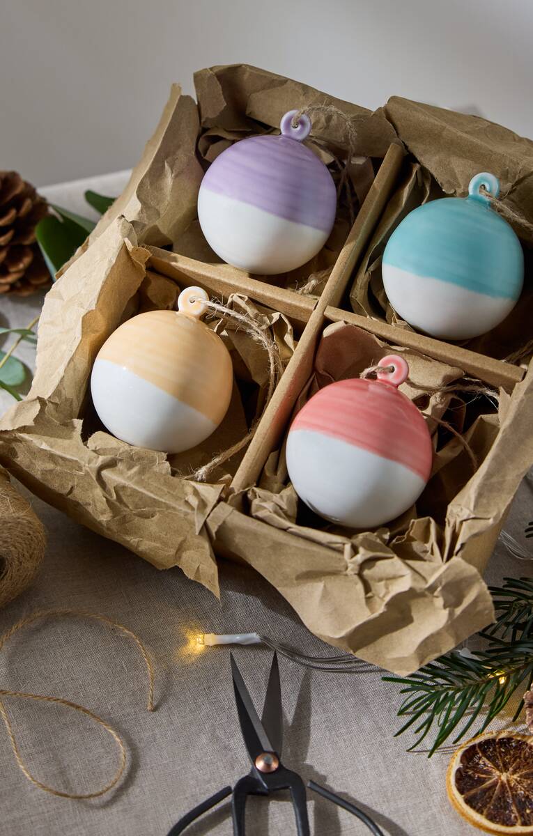 ロイヤルドルトン　クラシックプー　オーナメント　クリスマス　ピグレット Festive Gifting | Royal Doulton Webstore
